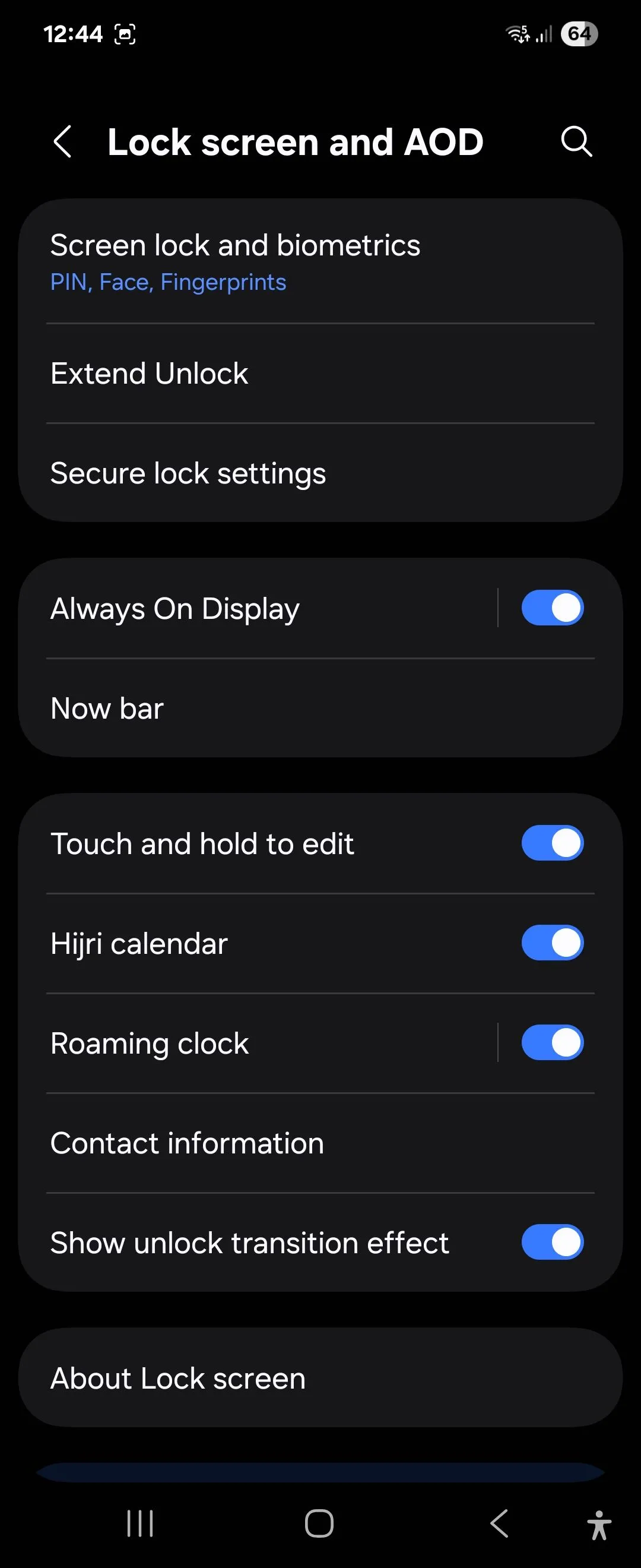 Now Bar hiển thị thông báo trực tiếp trên màn hình khóa của Galaxy Z Flip 6 chạy One UI 7