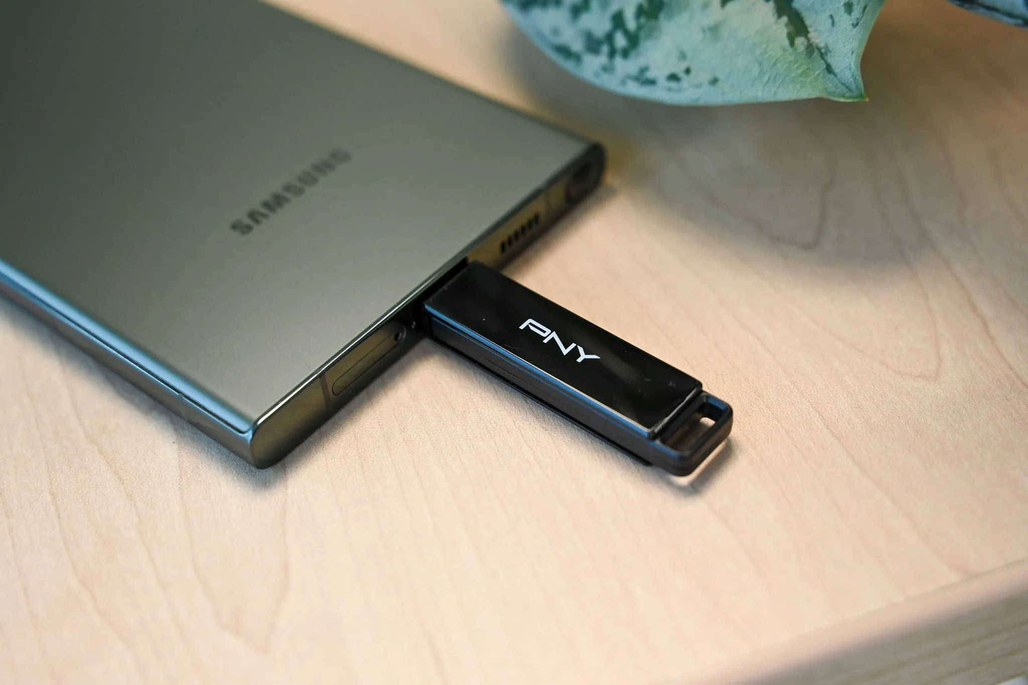 Ổ đĩa PNY Elite X Type C cắm vào điện thoại Samsung
