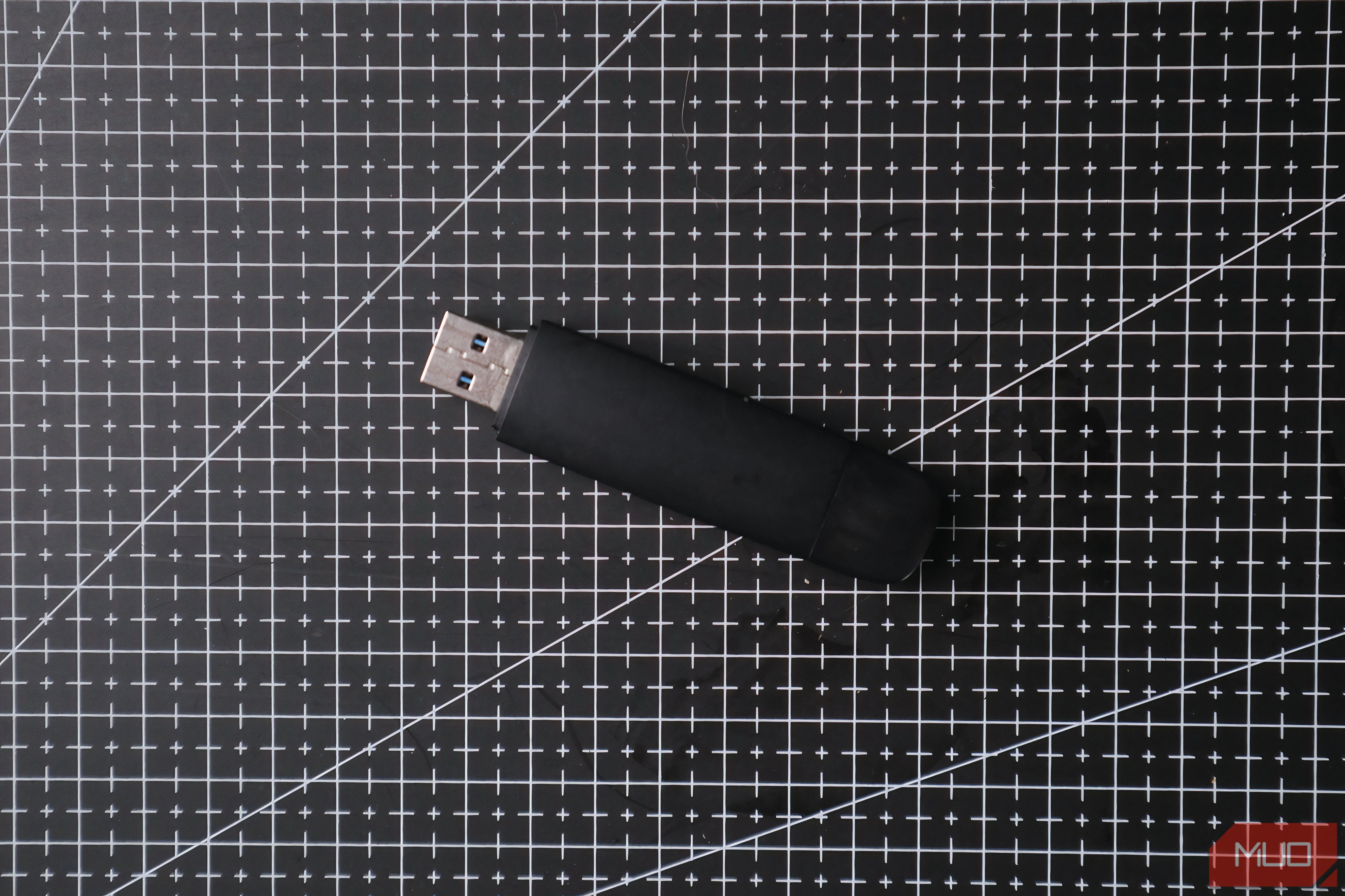 Ổ đĩa USB để phát nhạc và dữ liệu trên ô tô
