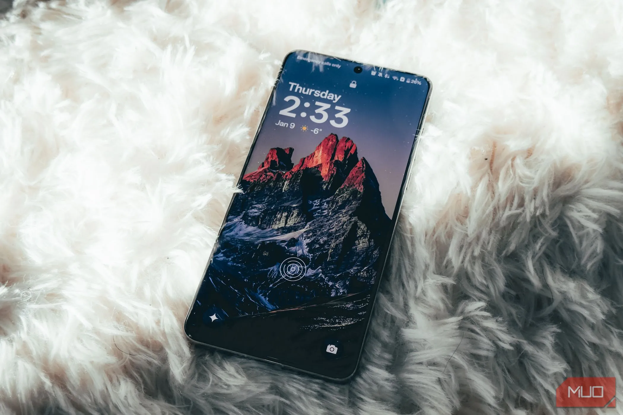 OnePlus 13 hiển thị màn hình chính, sẵn sàng cho mọi tác vụ.