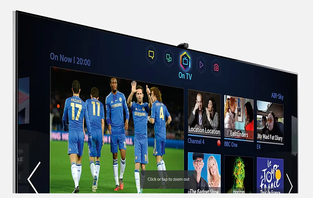 Smart TV Samsung có camera tích hợp ở viền trên