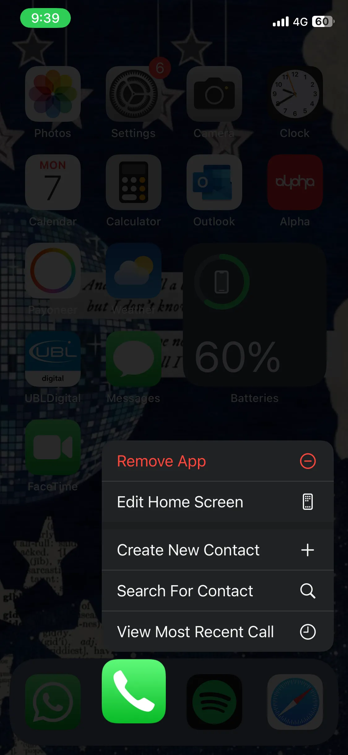 So sánh giao diện menu ngữ cảnh khi bật và tắt Giảm độ trong suốt trên iPhone