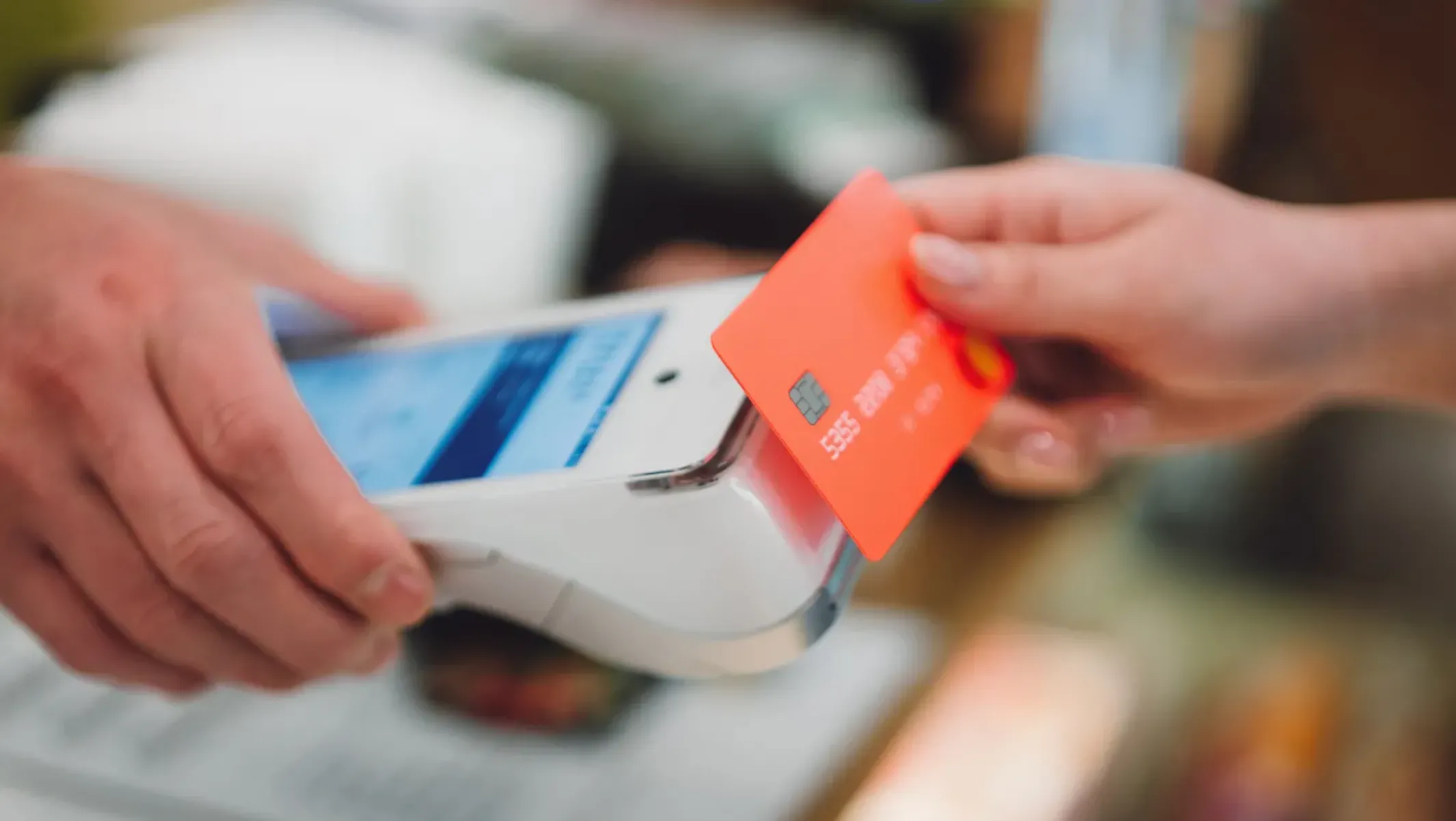 Sử dụng tính năng thanh toán không tiếp xúc (Tap-to-Pay) bằng điện thoại hoặc thẻ để phòng chống thiết bị skimmer
