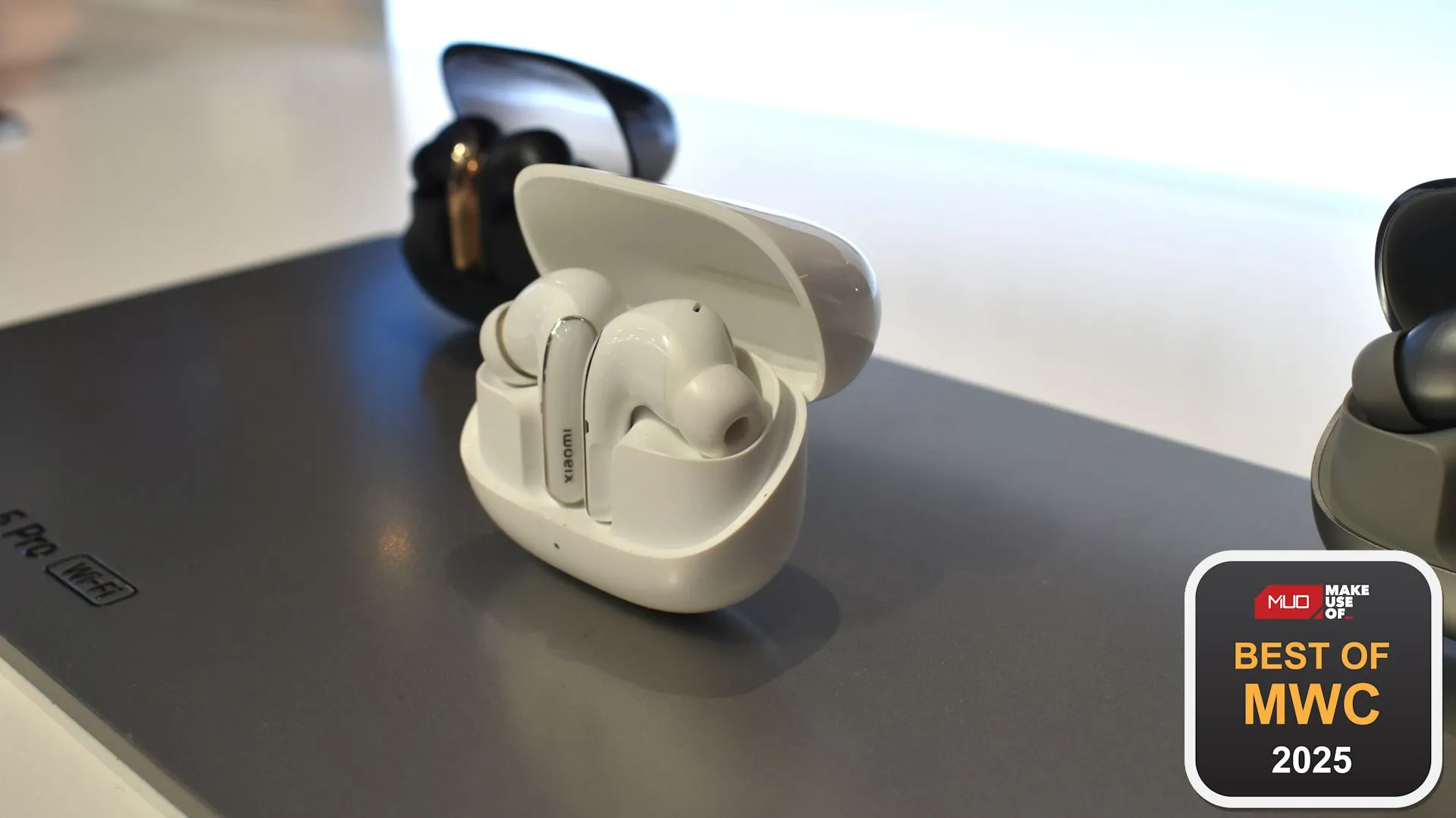 Tai nghe Xiaomi Buds 5 Pro Wi-Fi tại MWC 2025 với thiết kế sang trọng