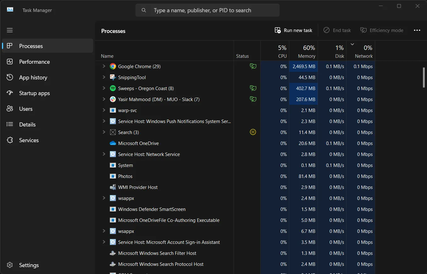 Task Manager hiển thị các cột sử dụng năng lượng và xu hướng sử dụng năng lượng của ứng dụng trên Windows 11
