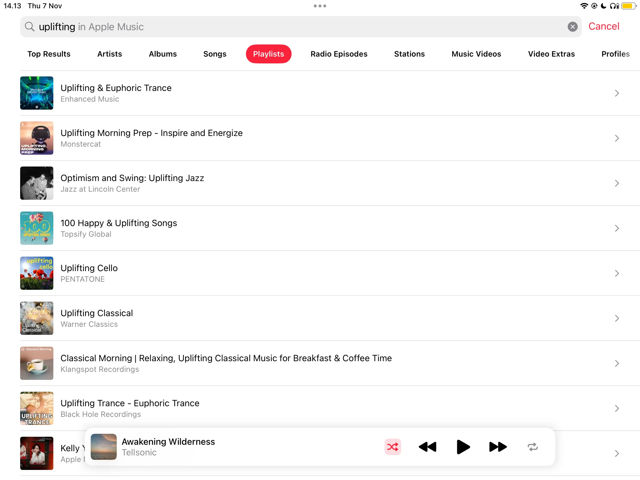 Thanh tìm kiếm trên Apple Music hiển thị các từ khóa gợi ý để tìm nhạc tích cực