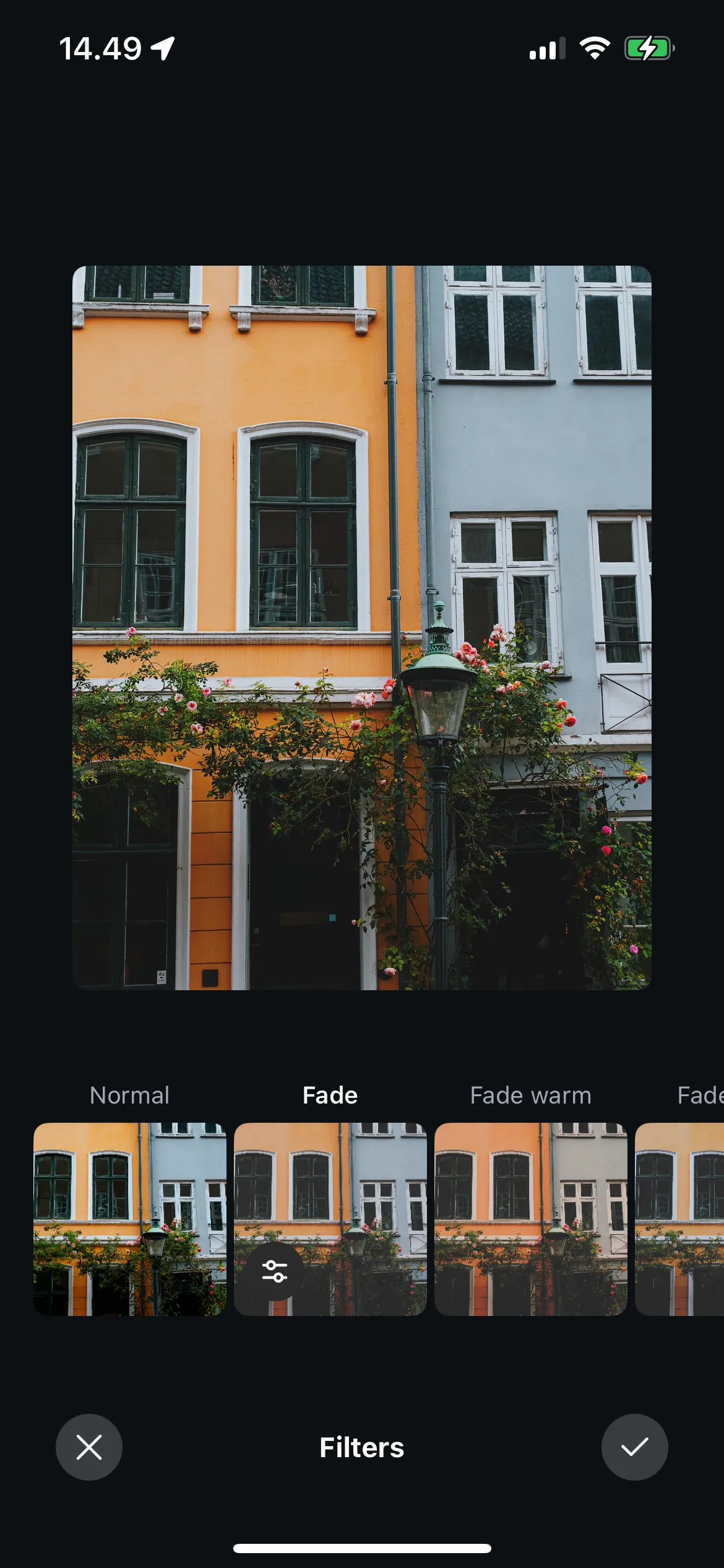 Thao tác áp dụng bộ lọc Fade trong ứng dụng Instagram, giúp giảm độ tương phản cho ảnh