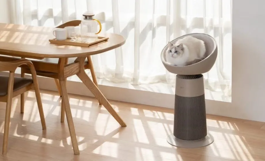 Tháp lọc không khí LG AeroCat Tower kiêm chỗ nằm nghỉ cho mèo