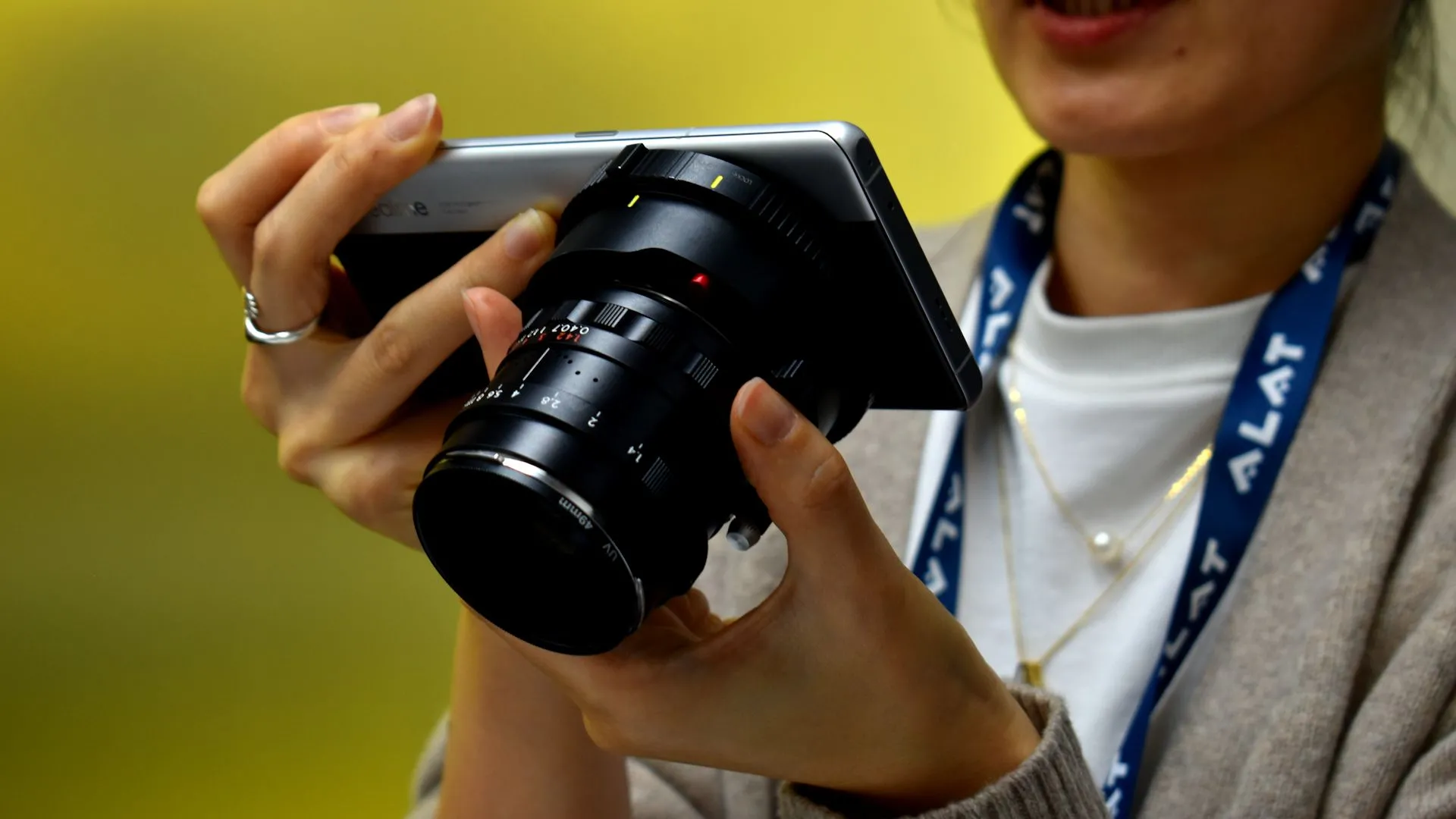 Thiết kế tổng thể của điện thoại Realme Ultra concept tại triển lãm MWC