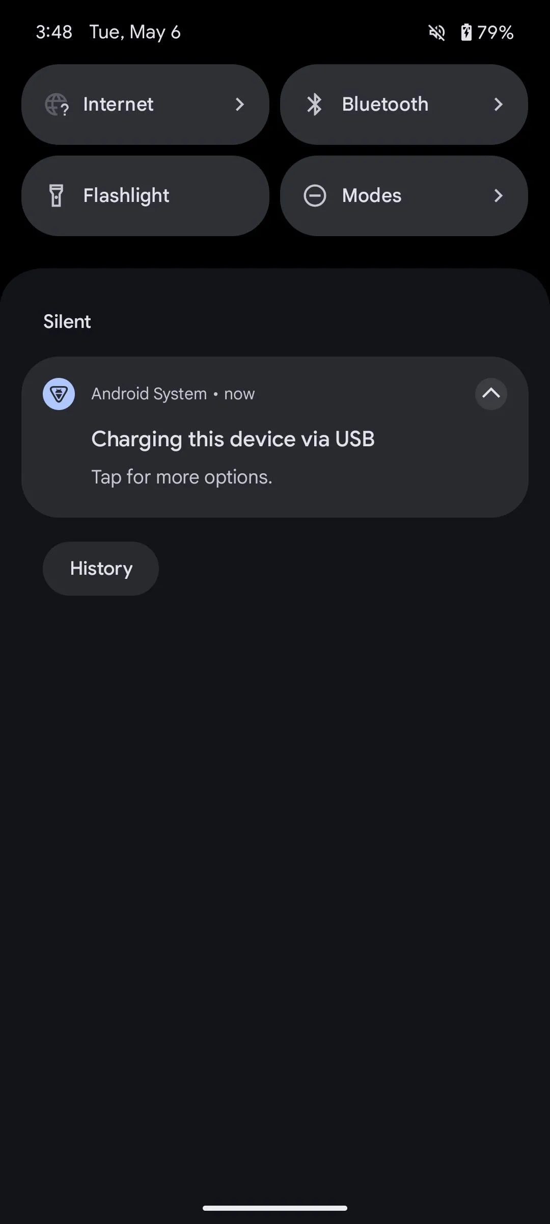 Thông báo sạc thiết bị qua USB trên điện thoại Pixel