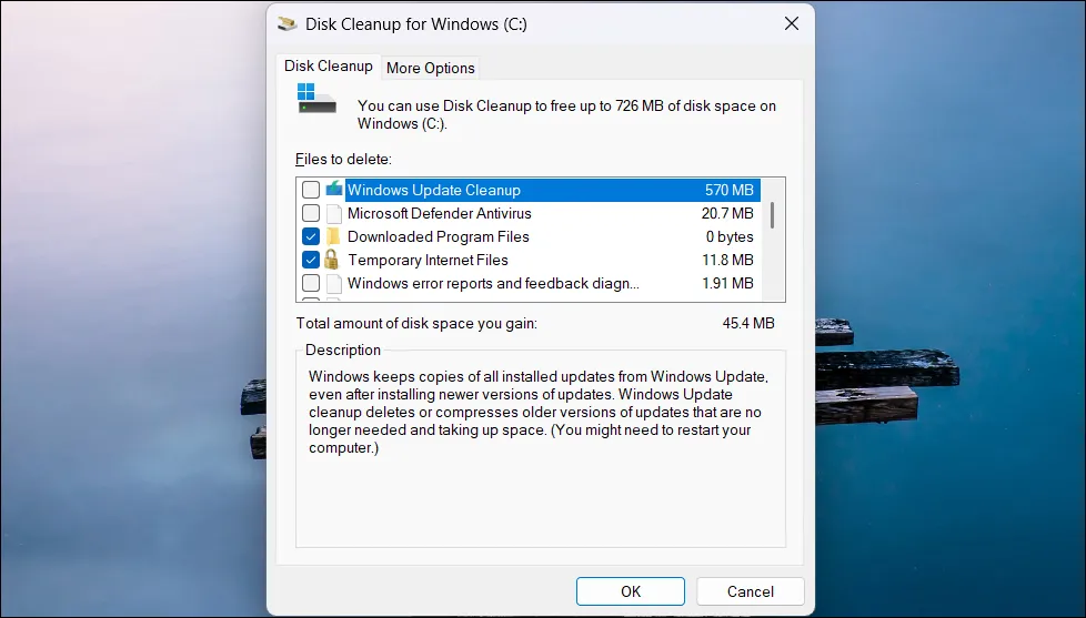 Tiện ích Disk Cleanup đang chạy trên màn hình desktop Windows 11, hỗ trợ giải phóng dung lượng ổ đĩa