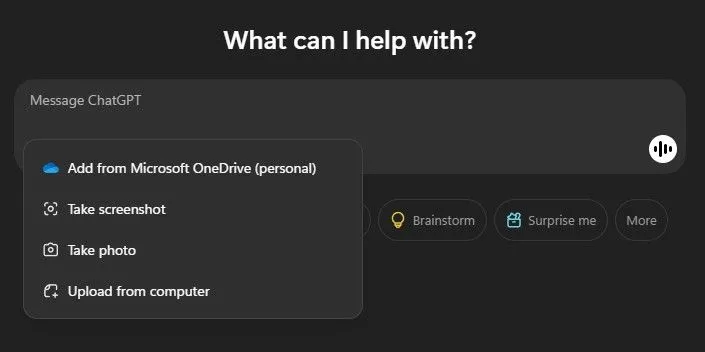 Tính năng đính kèm tài liệu trên ứng dụng ChatGPT cho phép người dùng tải file từ máy tính hoặc OneDrive.