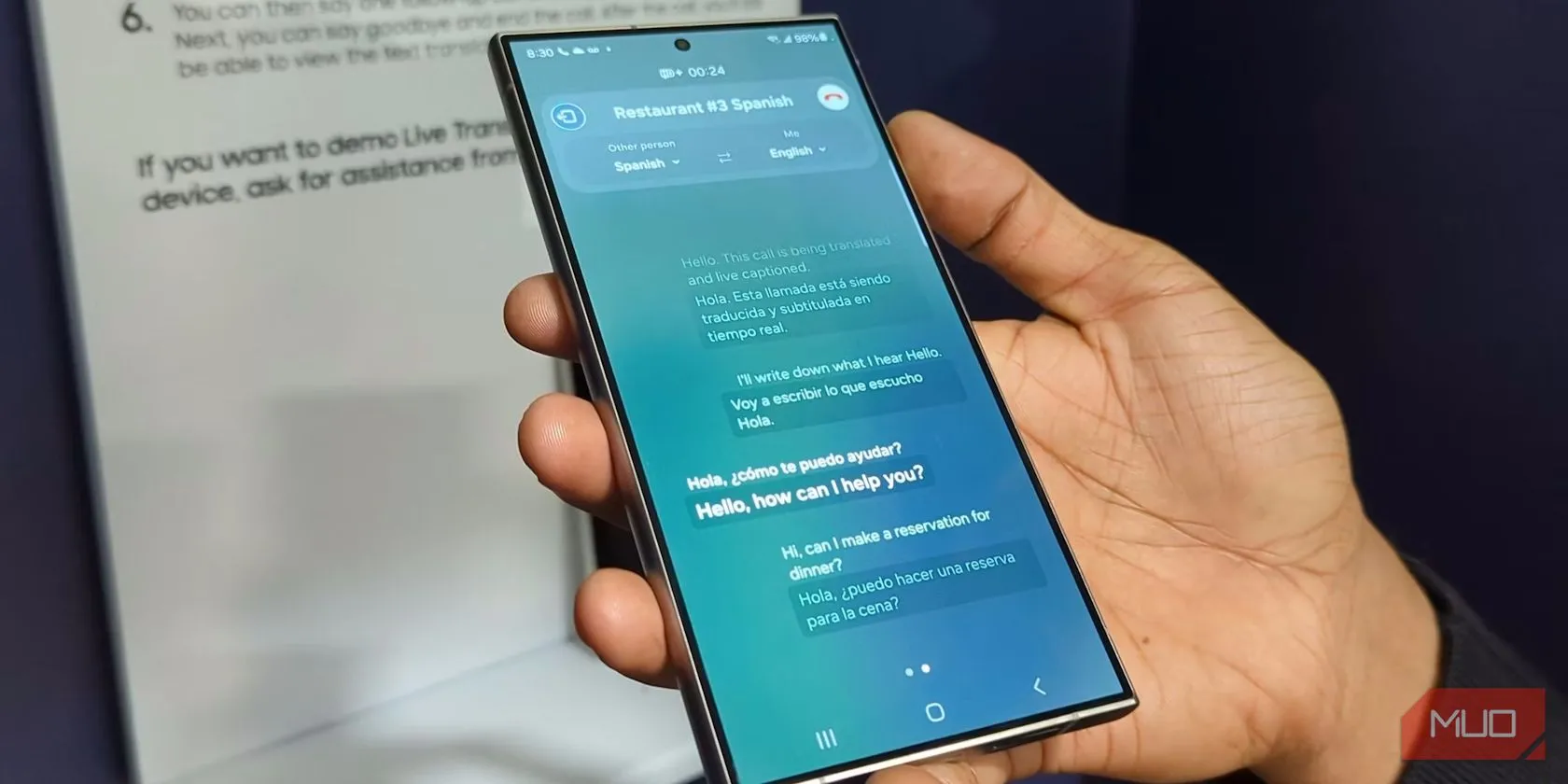 Tính năng Galaxy AI Live Translate trên Samsung S24 Ultra, ví dụ về AI tích hợp trong hệ sinh thái đóng.