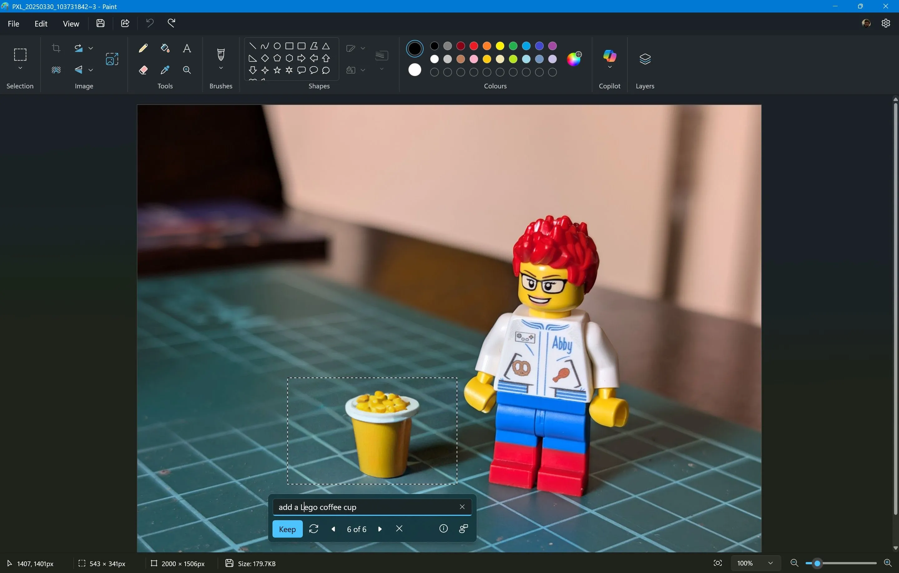 Tính năng Generative Fill của Microsoft Paint, hiển thị cách AI thêm một đối tượng vào vùng chọn trong ảnh.