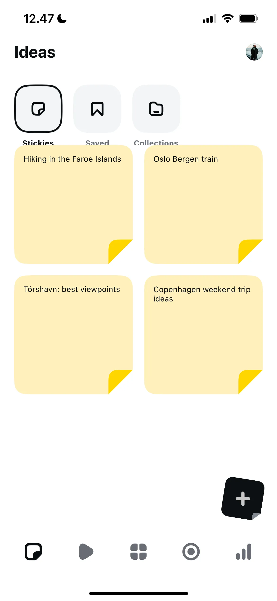 Tính năng Stickies trong ứng dụng Edits, cho phép người dùng ghi chú và quản lý các ý tưởng sáng tạo.