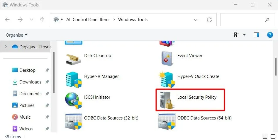 Truy cập Chính sách Bảo mật Cục bộ thông qua Control Panel trên Windows