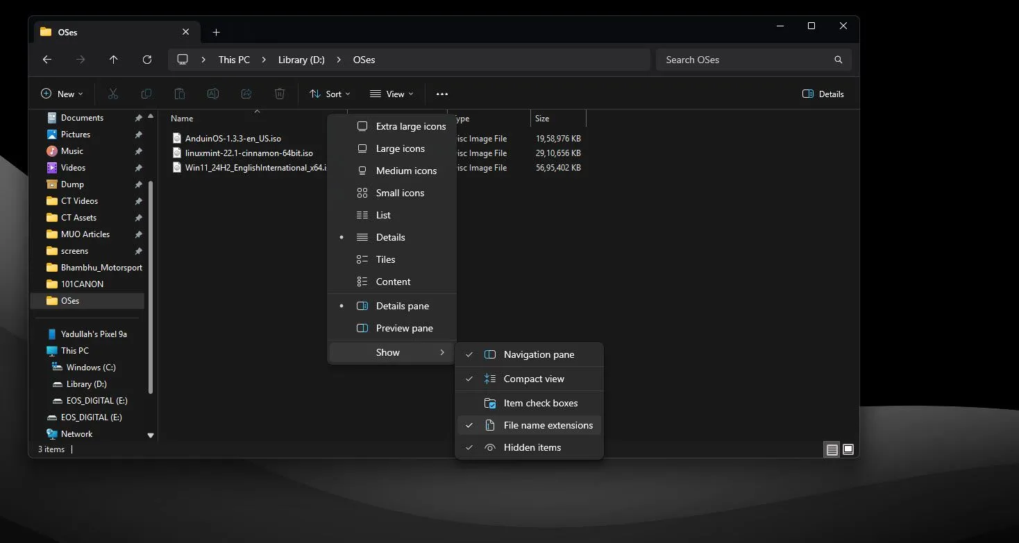 Tùy chọn &quot;File name extensions&quot; (Hiển thị đuôi tên tệp) trong menu View của Windows 11 File Explorer.