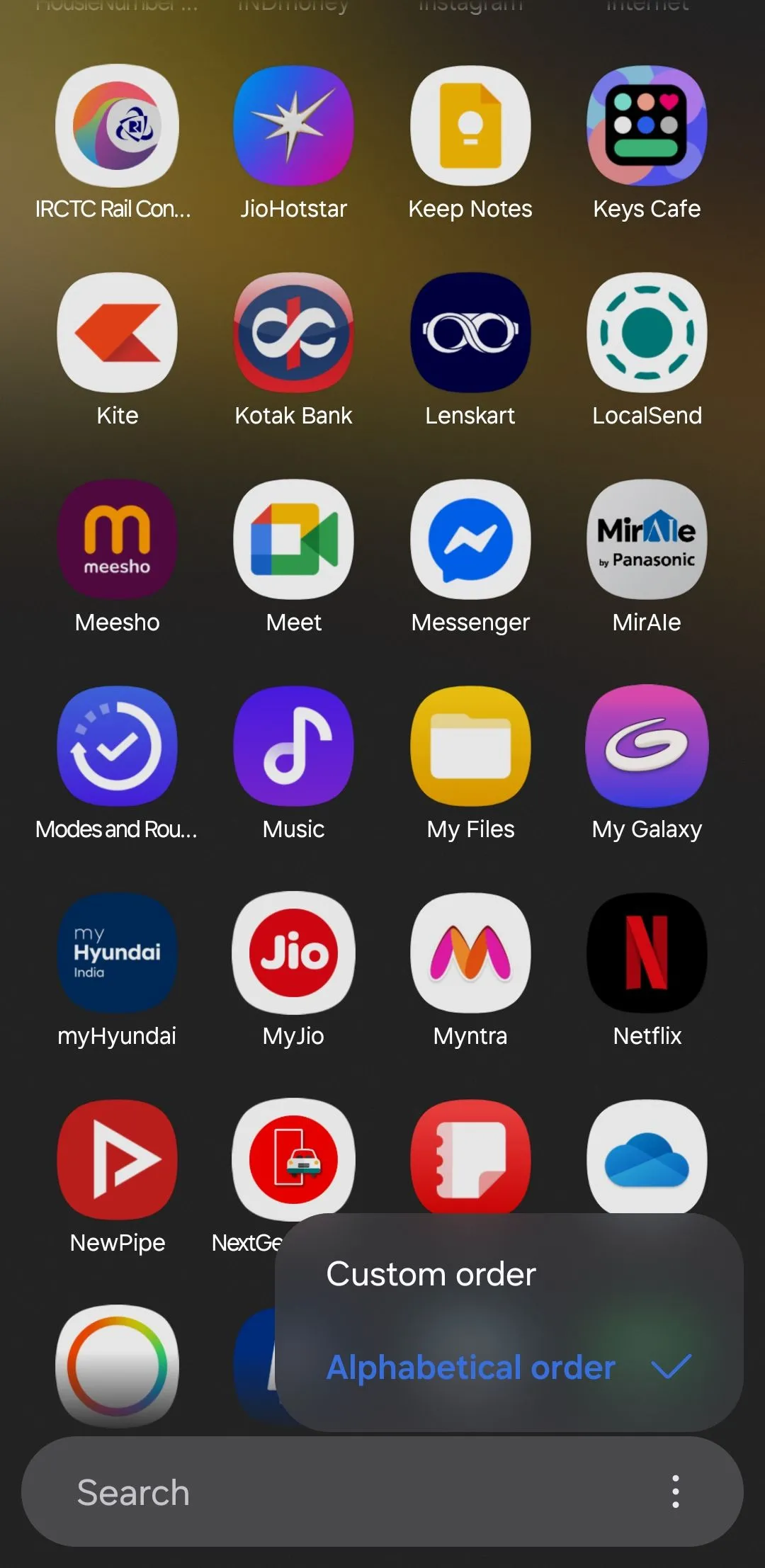 Tùy chọn sắp xếp ngăn kéo ứng dụng trong One UI 7 trên điện thoại Samsung