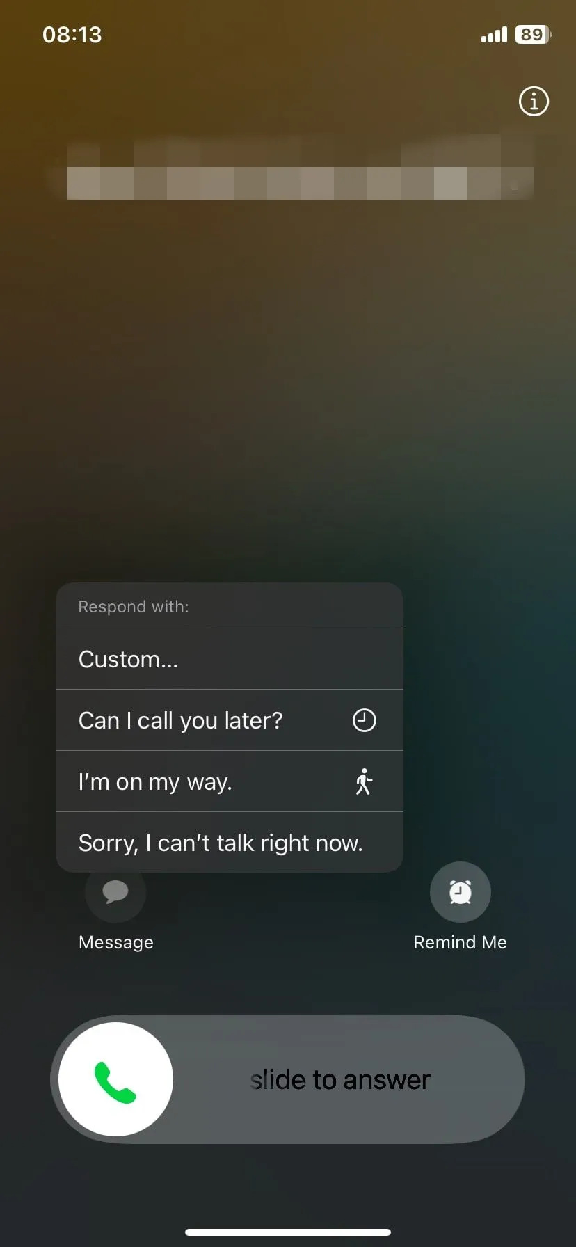 Tùy chọn trả lời nhanh bằng tin nhắn trên màn hình cuộc gọi đến của iPhone.