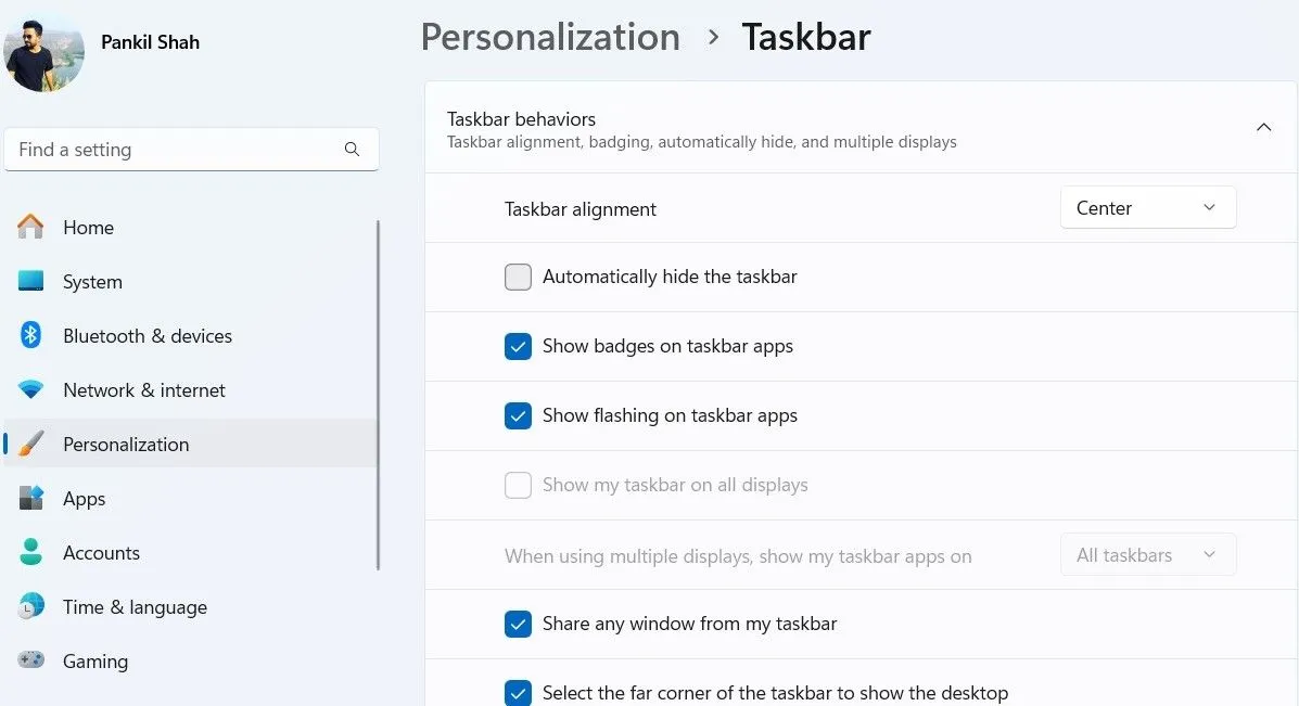 Tùy chọn tự động ẩn thanh tác vụ trong cài đặt Windows 11
