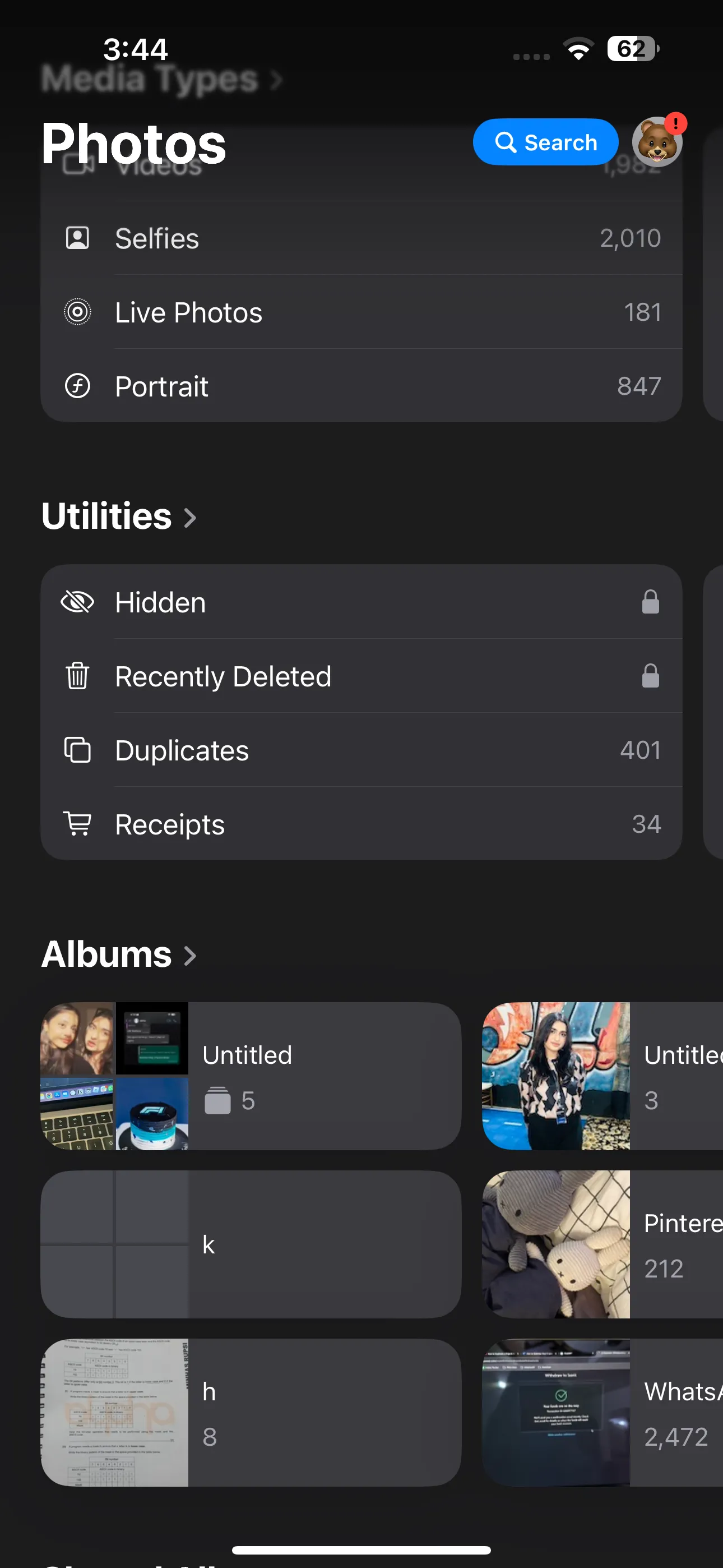 Ứng dụng Ảnh trên iPhone hiển thị các bộ sưu tập và album khác nhau