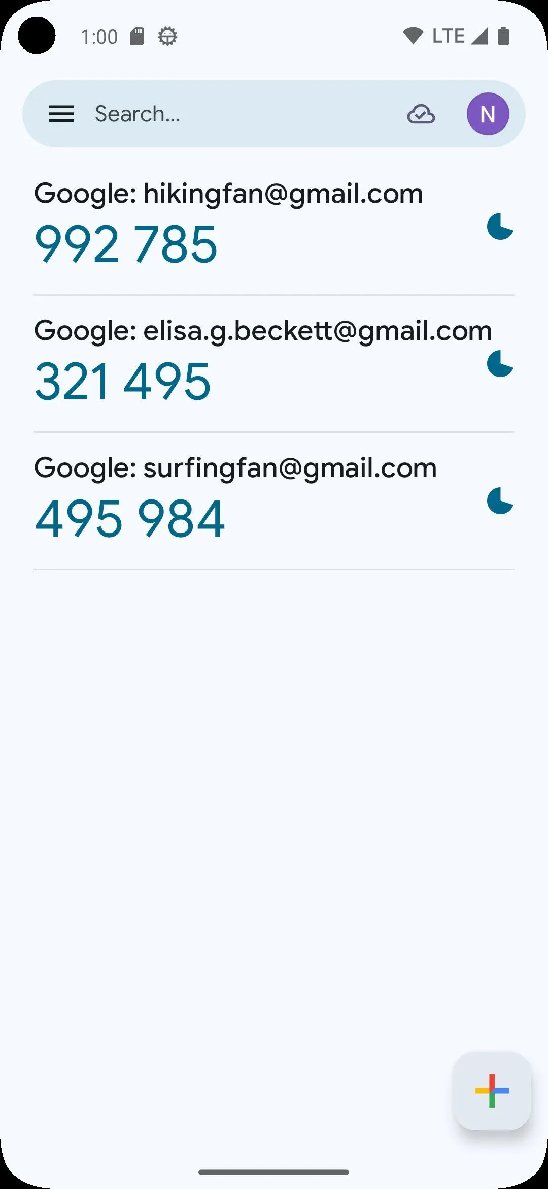 Ứng dụng Google Authenticator hiển thị danh sách các mã xác minh hai yếu tố (2FA) đang hoạt động trên Android.
