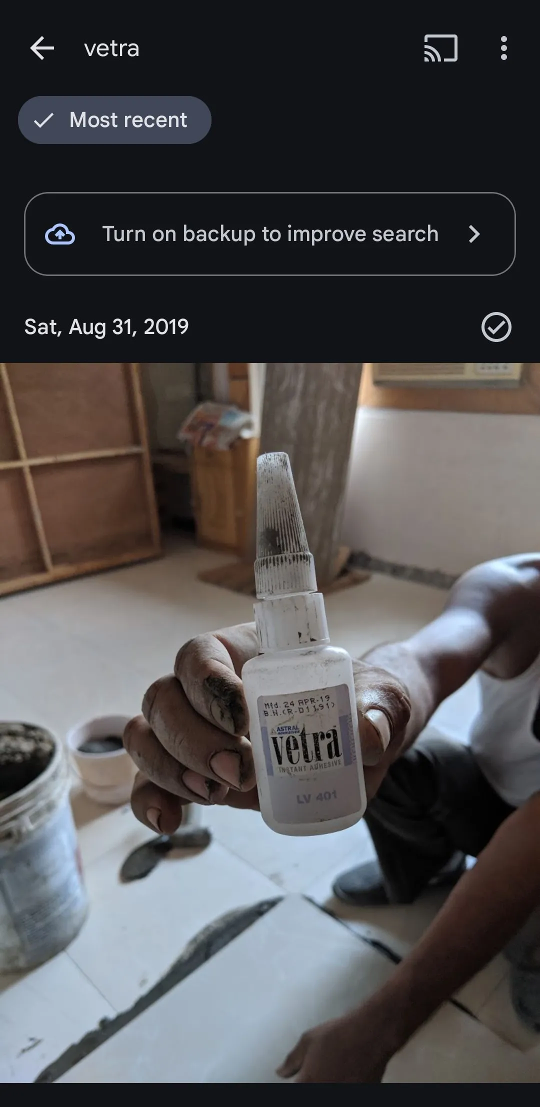 Ứng dụng Google Photos hiển thị một bức ảnh chứa văn bản &quot;Vetra&quot;