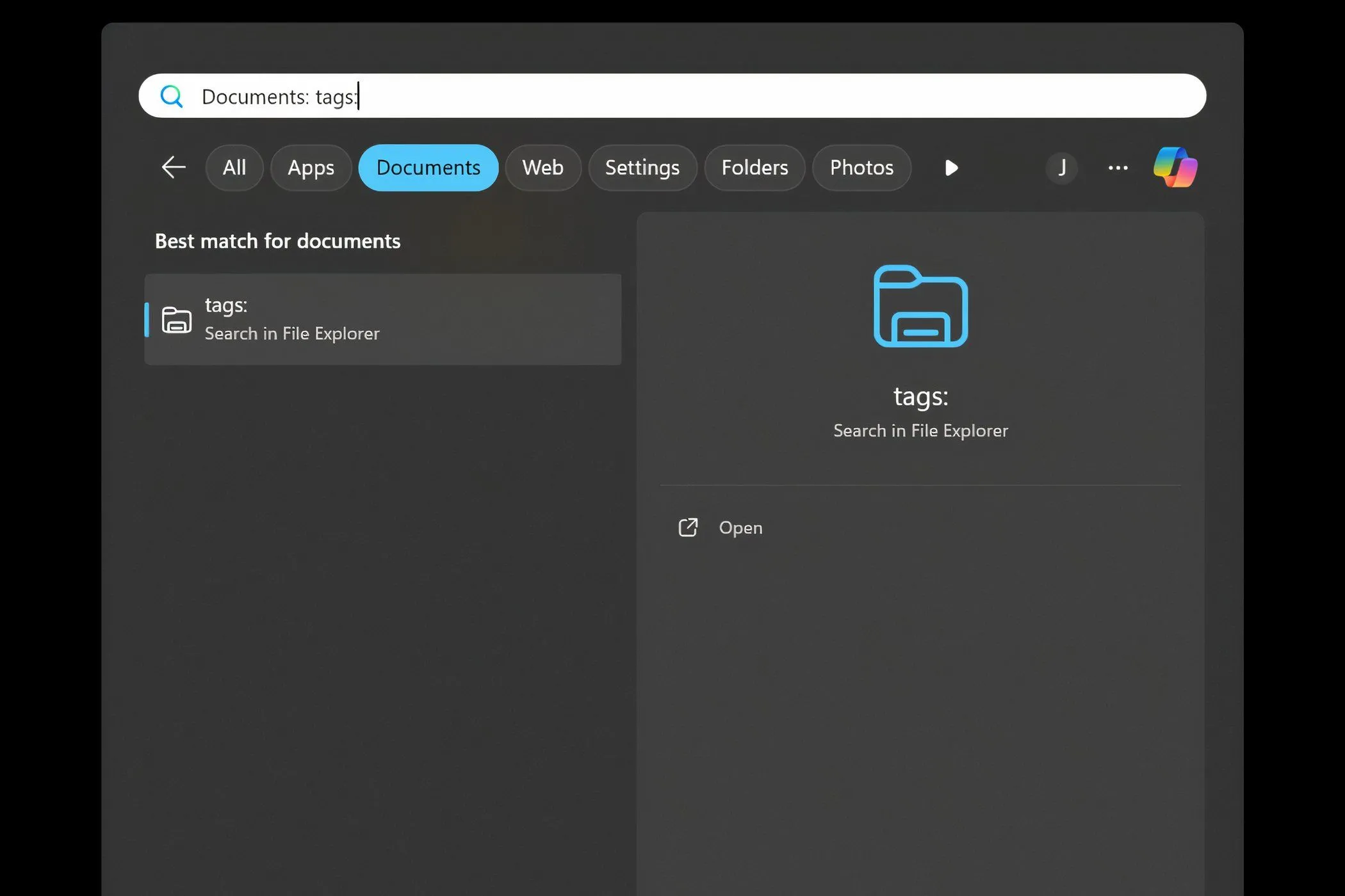 Ví dụ minh họa cách áp dụng bộ lọc &quot;Thẻ&quot; (tags:work) trong File Explorer để định vị các tệp tin đã được gắn thẻ cụ thể, giúp quản lý dự án hiệu quả.