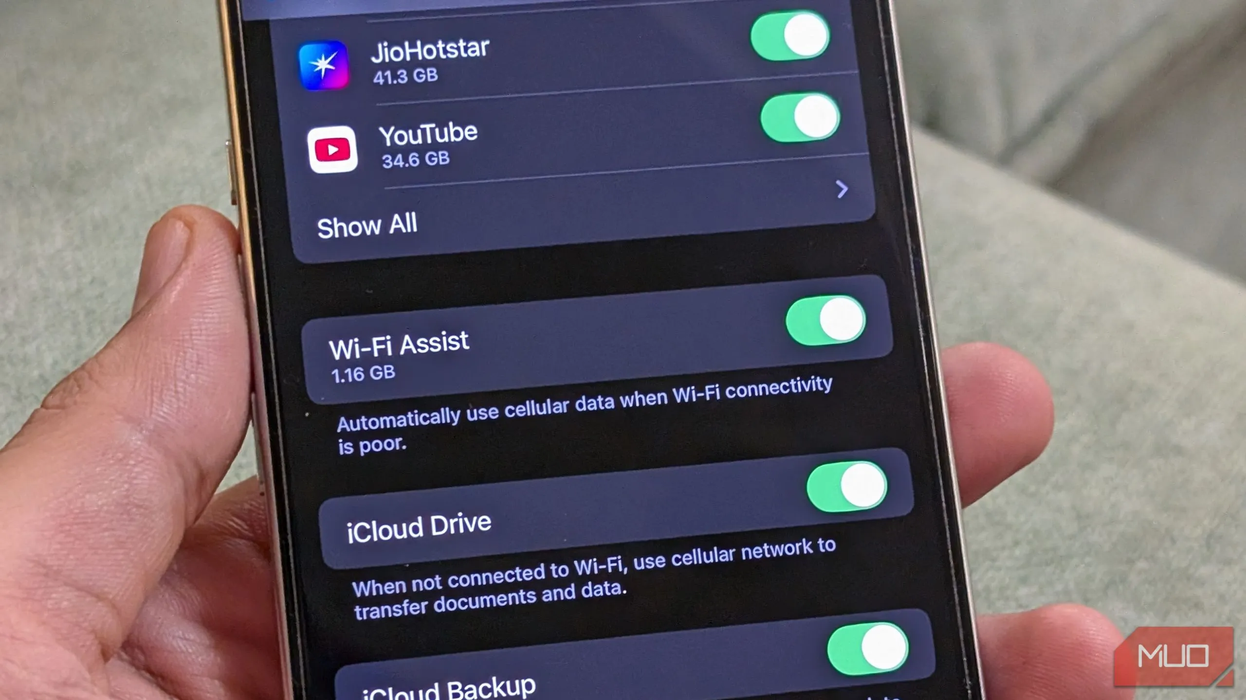 Vô hiệu hóa tính năng Hỗ trợ Wi-Fi trên iPhone để tránh tự động dùng dữ liệu di động khi sóng yếu