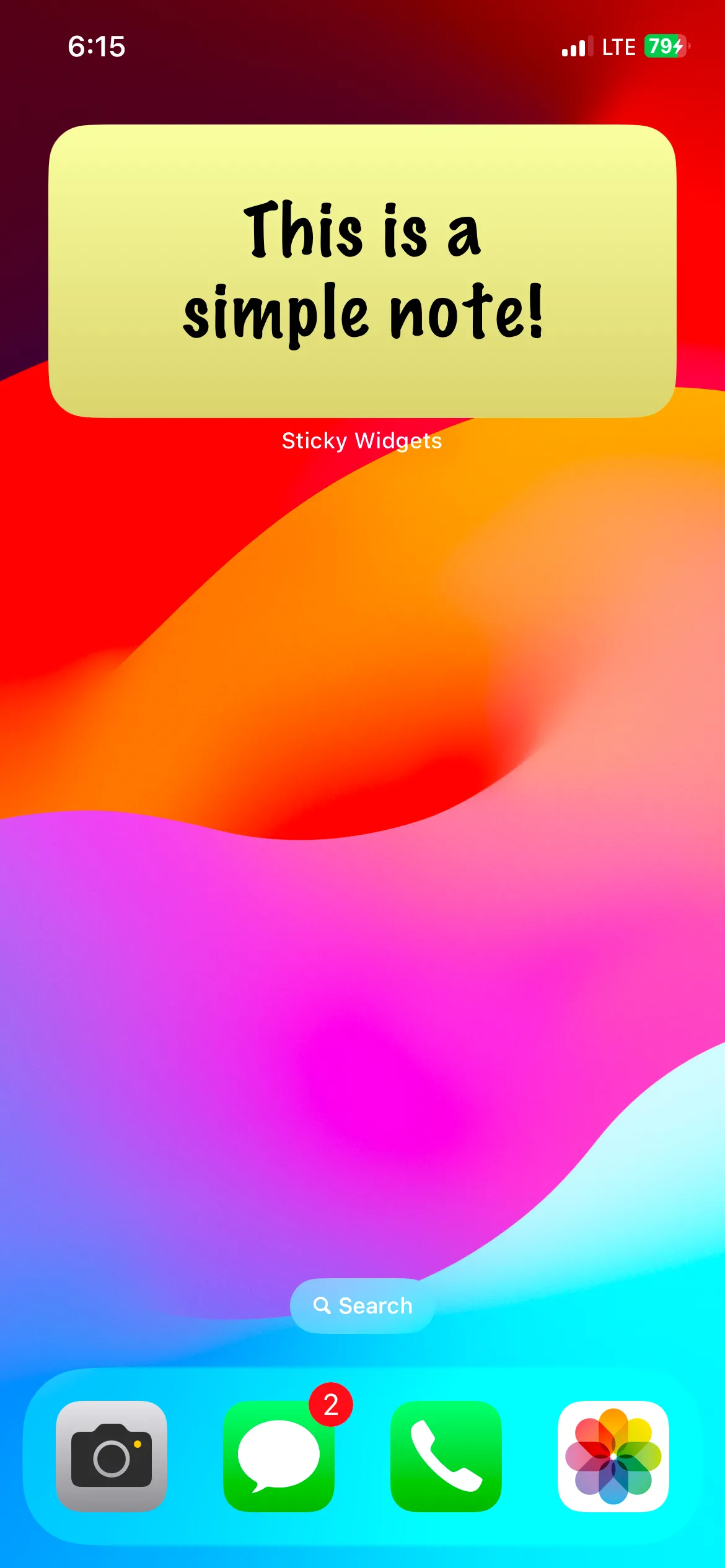 Widget Sticky Widgets trên màn hình chính iPhone với một ghi chú dán tùy chỉnh màu vàng